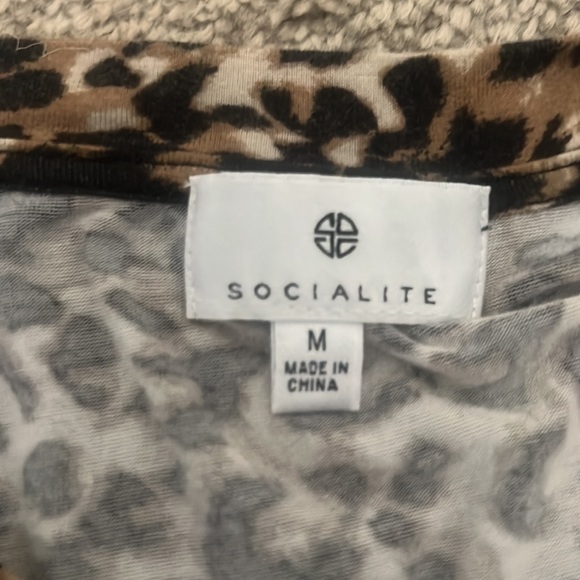 Socialite Short Sleeve Cheetah Tee - Size M - Like New - Picture 5 of 5